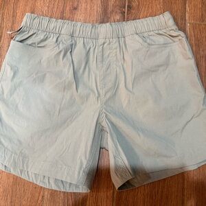 Carhartt Women's shorts (khaki) - small - 5” inseam